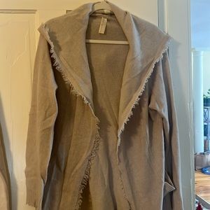 Henry Christ fringe sweater with hood and front pockets